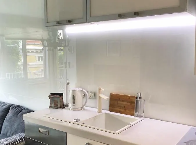Luxury Sea View Bulldog Place 아파트
