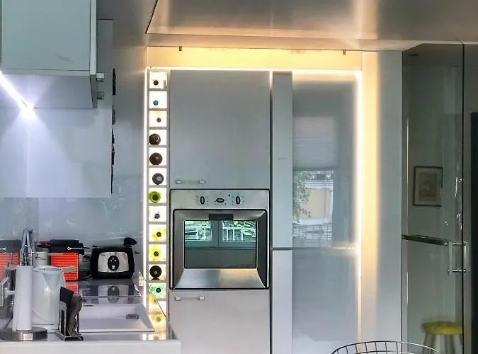 Luxury Sea View Bulldog Place 아파트 *